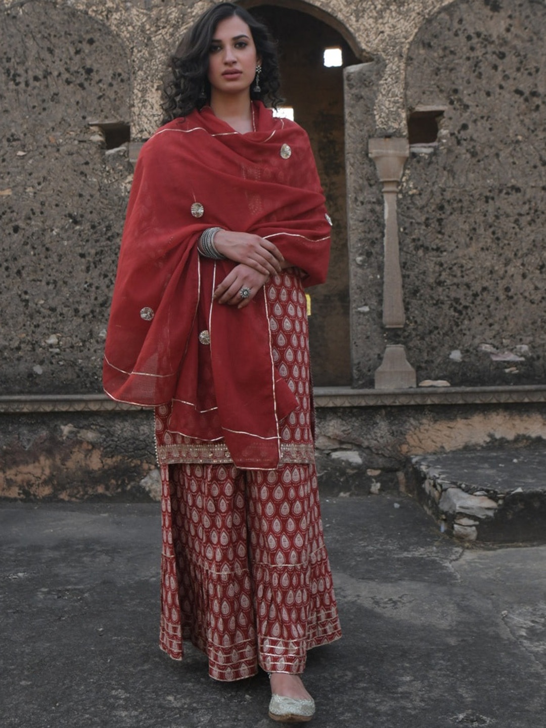 KARAJ JAIPUR Women Red Ethnic Motifs Printed Pure Cotton Kurta with Palazzos & With Dupatta
KARAJ JAIPUR Women Red Ethnic Motifs Printed Pure Cotton Kurta with Palazzos & With Dupatta