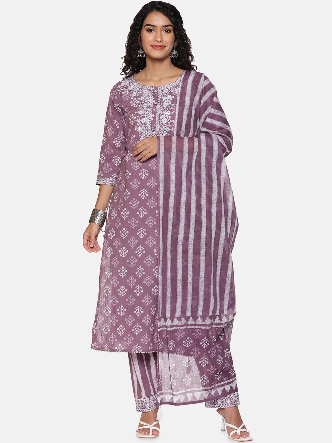 Palakh Women Purple Ethnic Motifs Printed Pure Cotton Kurta with Trousers & With Dupatta
Palakh Women Purple Ethnic Motifs Printed Pure Cotton Kurta with Trousers & With Dupatta