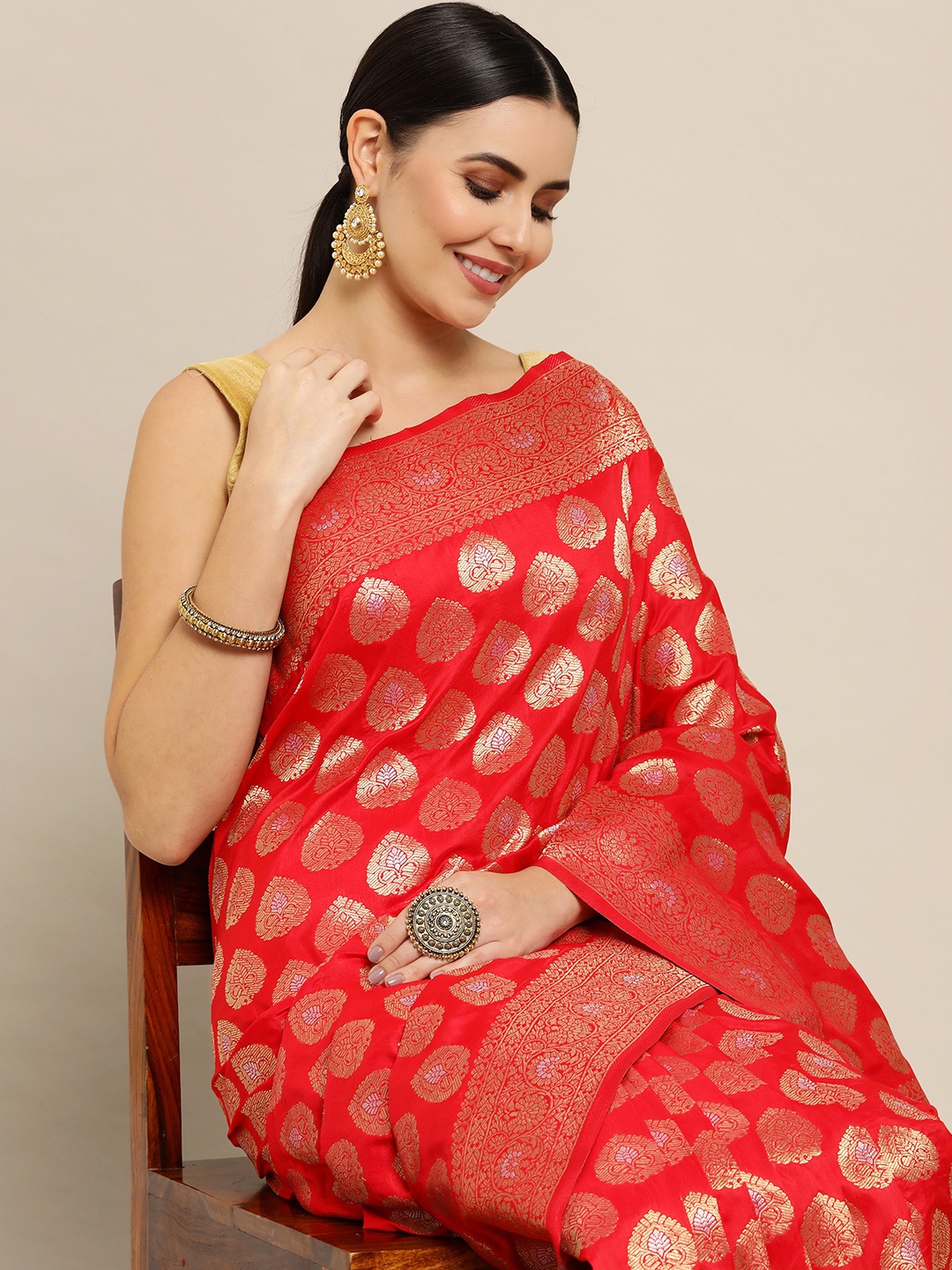 Royal Rajgharana Saree Red & Gold-Toned Ethnic Motifs Zari Celebrity Banarasi Sarees
Royal Rajgharana Saree Red & Gold-Toned Ethnic Motifs Zari Celebrity Banarasi Sarees