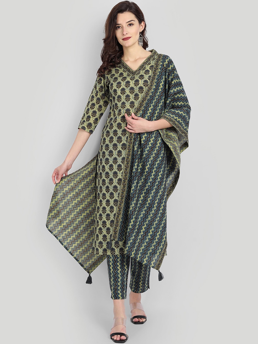githaan Women Green Ethnic Motifs Striped Pleated Pure Cotton Kurti with Trousers & With Dupatta
githaan Women Green Ethnic Motifs Striped Pleated Pure Cotton Kurti with Trousers & With Dupatta