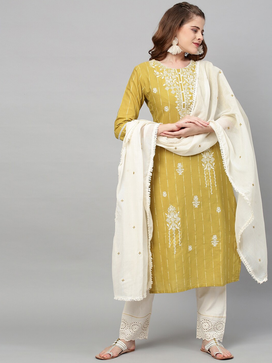 FASHOR Women Green Ethnic Motifs Embroidered Thread Work Kurta with Salwar & With Dupatta
FASHOR Women Green Ethnic Motifs Embroidered Thread Work Kurta with Salwar & With Dupatta