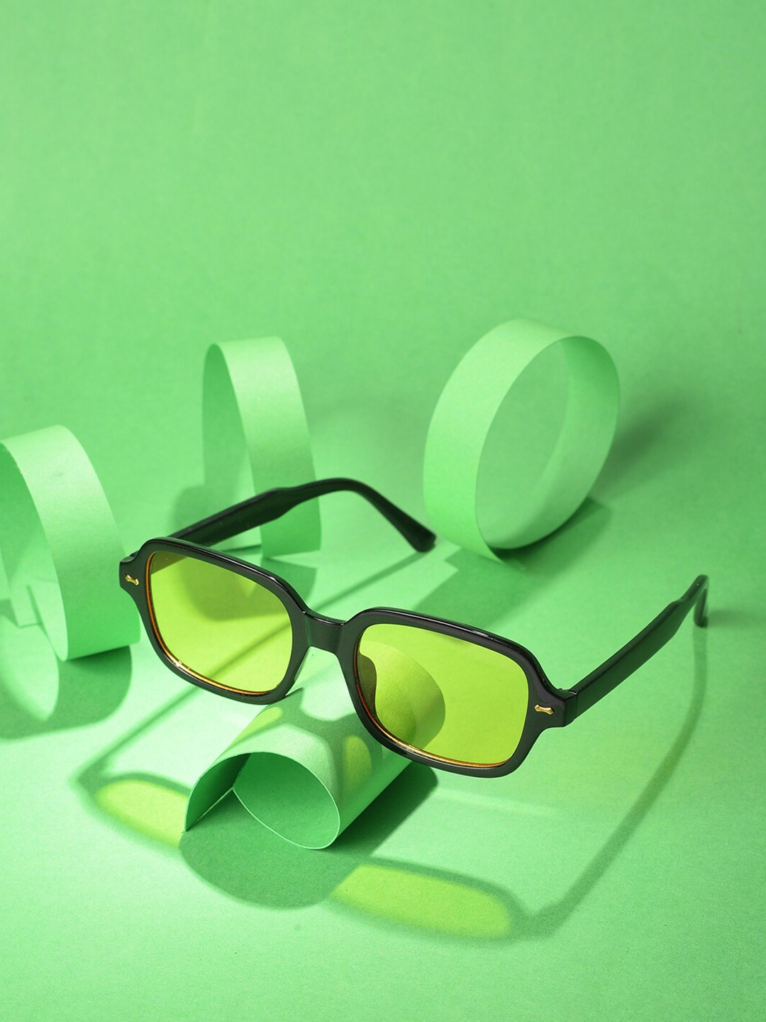 HAUTE SAUCE by Campus Sutra Unisex Yellow Lens & Black Oval Sunglasses with Polarised Lens
HAUTE SAUCE by Campus Sutra Unisex Yellow Lens & Black Oval Sunglasses with Polarised Lens
