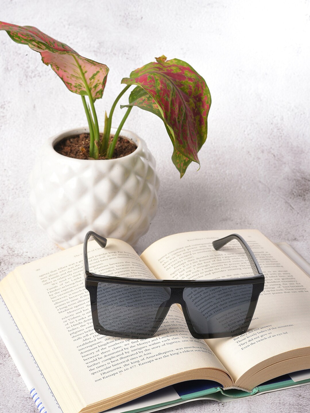 HAUTE SAUCE by Campus Sutra Unisex Black Lens & Black Oversized Sunglasses with UV Protected Lens
HAUTE SAUCE by Campus Sutra Unisex Black Lens & Black Oversized Sunglasses with UV Protected Lens