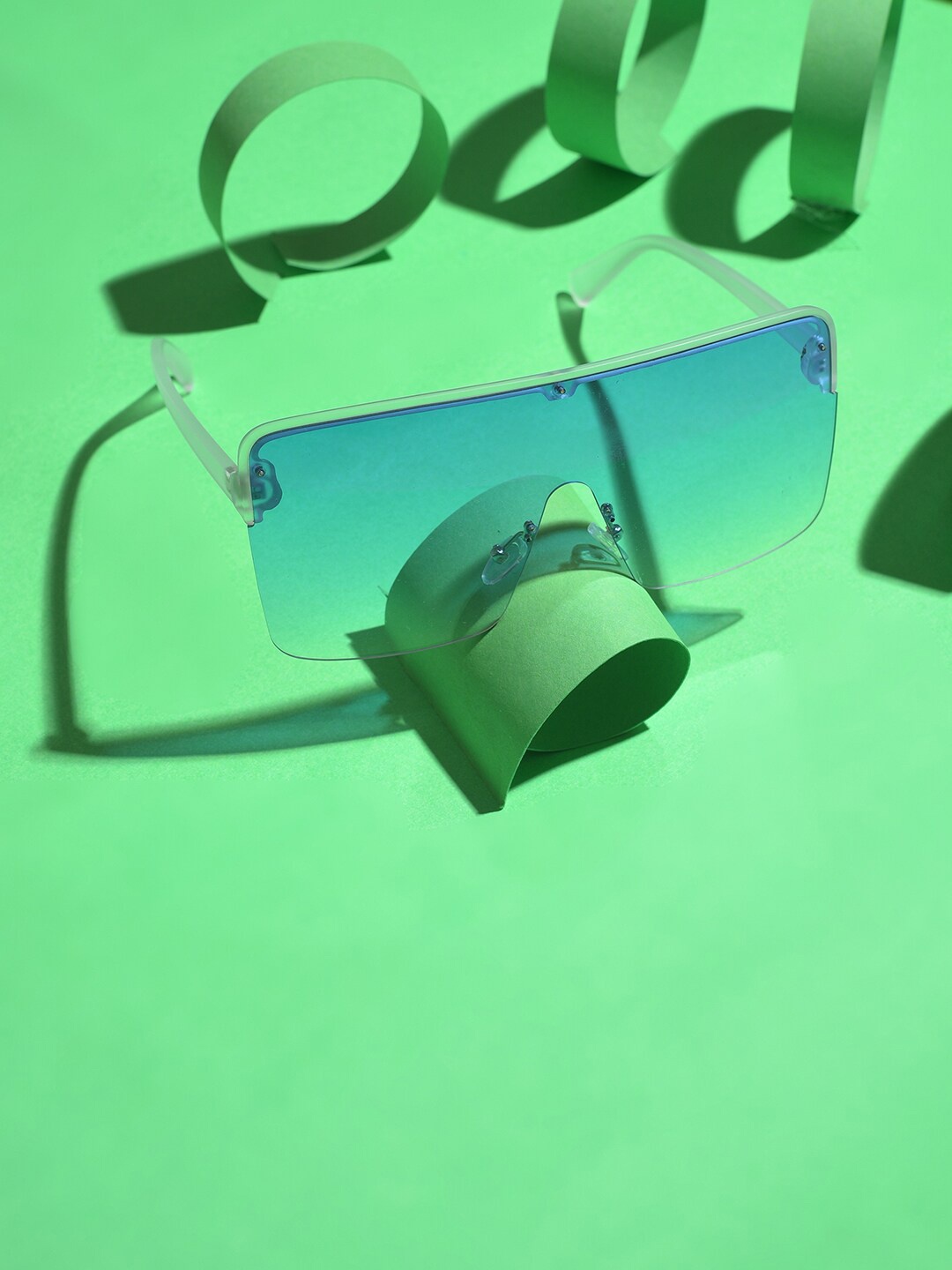 HAUTE SAUCE by Campus Sutra Women Blue Lens & Blue Oversized Sunglasses with Polarised Lens, White
HAUTE SAUCE by Campus Sutra Women Blue Lens & Blue Oversized Sunglasses with Polarised Lens, White