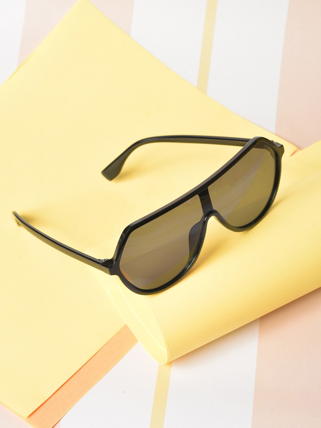 HAUTE SAUCE by Campus Sutra Women Black Lens & Black Oversized Sunglasses with UV Protected Lens
HAUTE SAUCE by Campus Sutra Women Black Lens & Black Oversized Sunglasses with UV Protected Lens