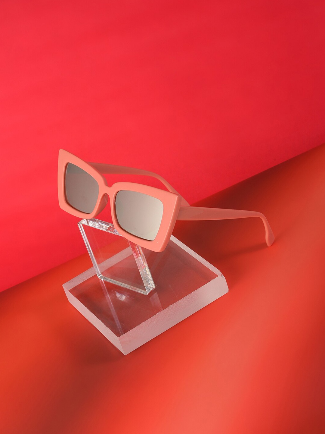 HAUTE SAUCE by Campus Sutra Women Black Lens & Pink Butterfly Sunglasses with Polarised Lens, Peach
HAUTE SAUCE by Campus Sutra Women Black Lens & Pink Butterfly Sunglasses with Polarised Lens, Peach