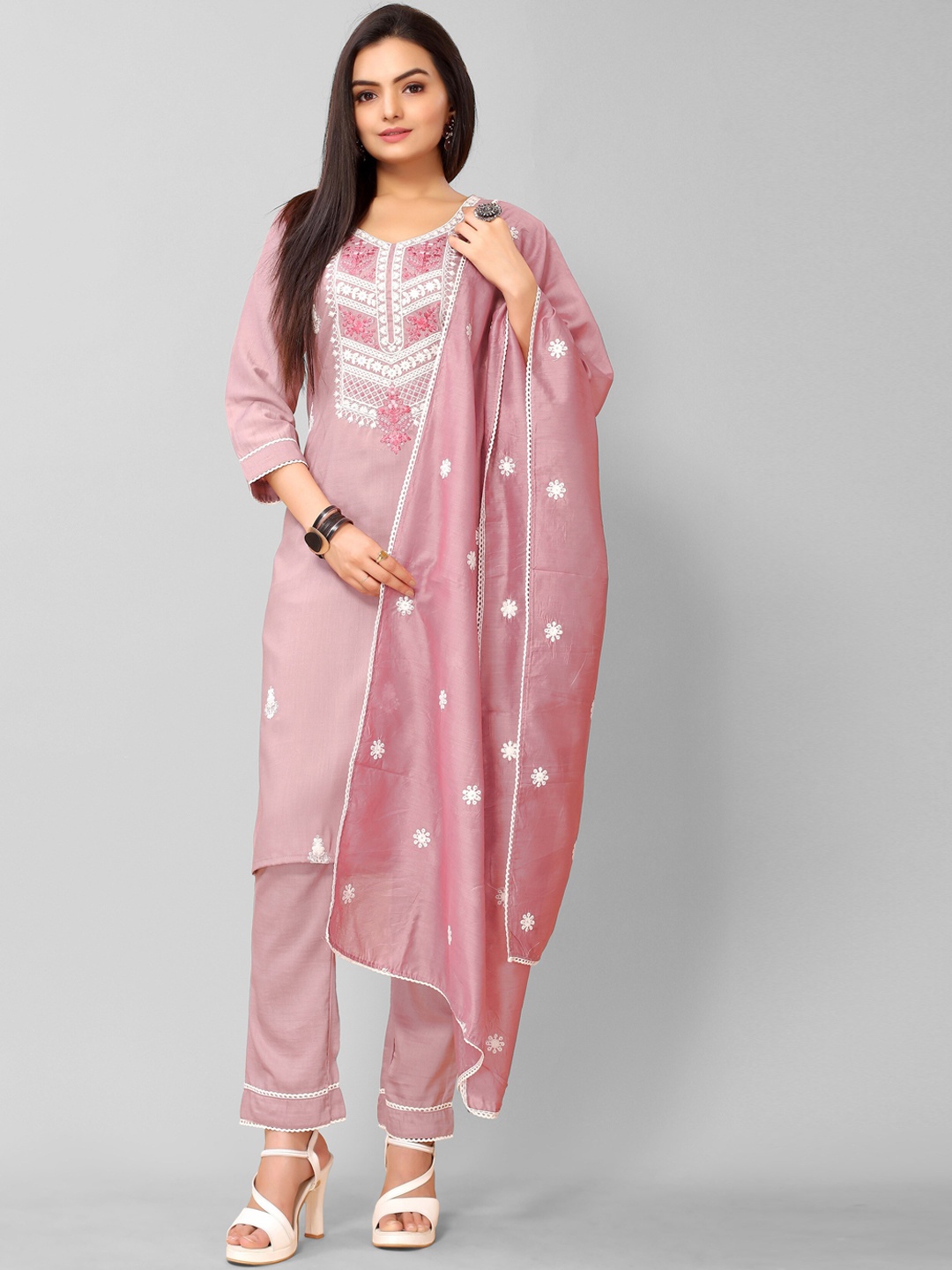 KALINI Women Peach-Coloured Floral Embroidered Thread Work Kurta with Trousers & With Dupatta
KALINI Women Peach-Coloured Floral Embroidered Thread Work Kurta with Trousers & With Dupatta