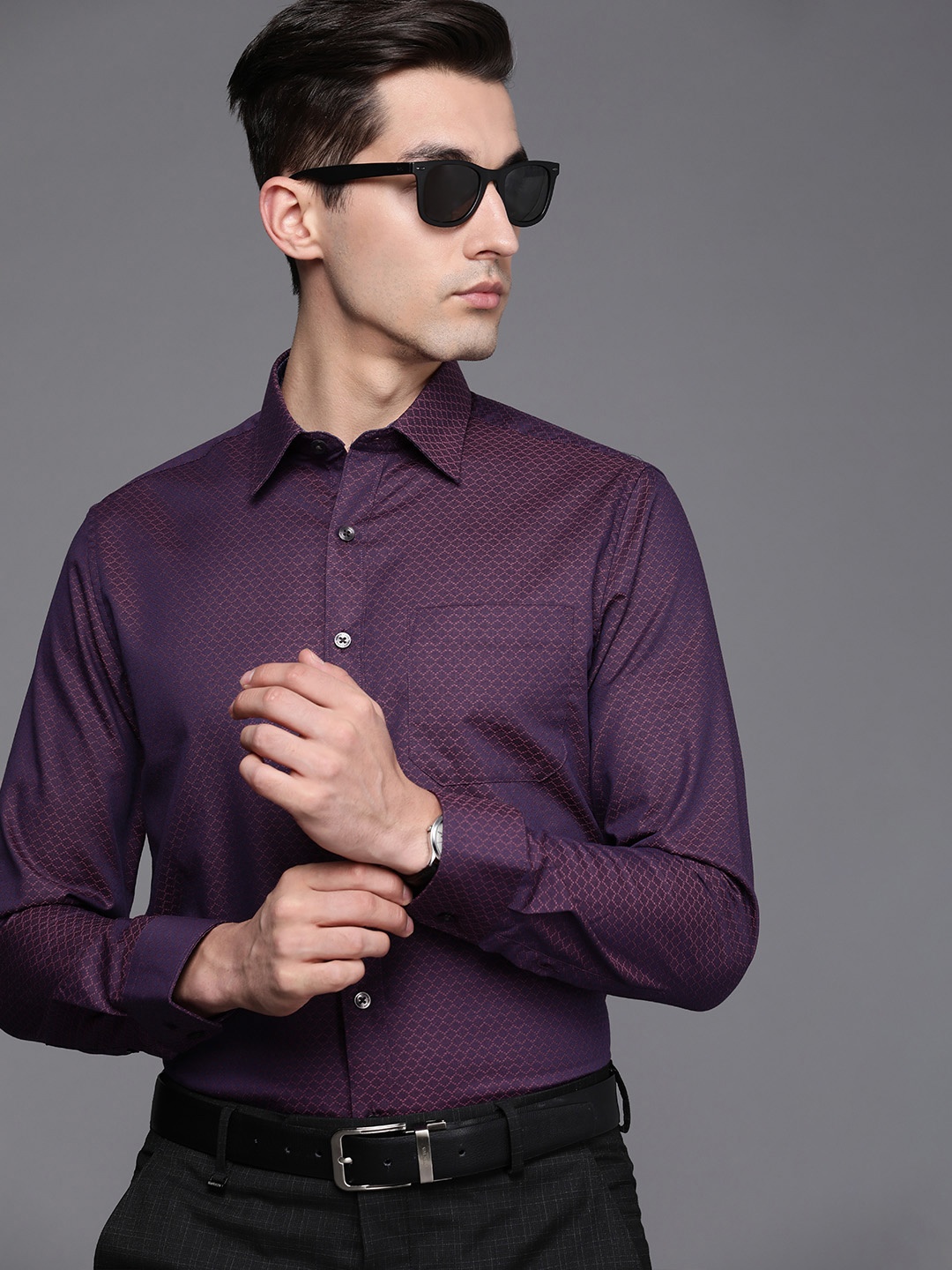Louis Philippe Men Purple & Pink Slim Fit Geometric Printed Pure Cotton Formal Shirt
Louis Philippe Men Purple & Pink Slim Fit Geometric Printed Pure Cotton Formal Shirt
