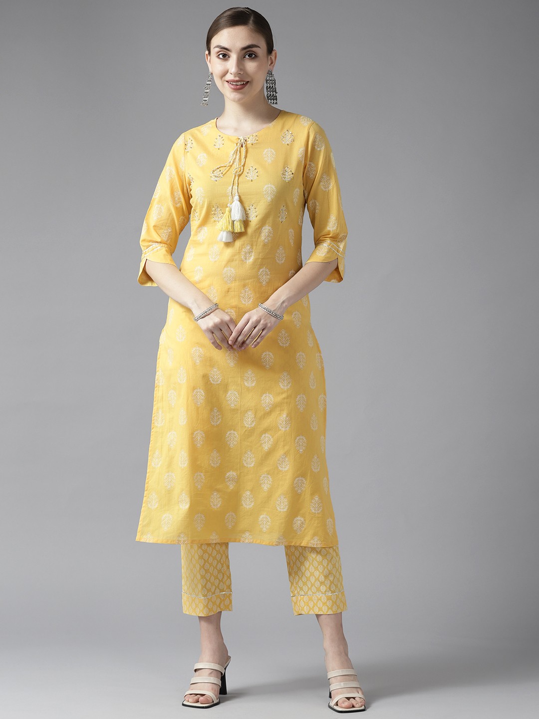 Amirah s Women Yellow Ethnic Motifs Printed Sequinned Pure Cotton Kurta with Palazzos
Amirah s Women Yellow Ethnic Motifs Printed Sequinned Pure Cotton Kurta with Palazzos