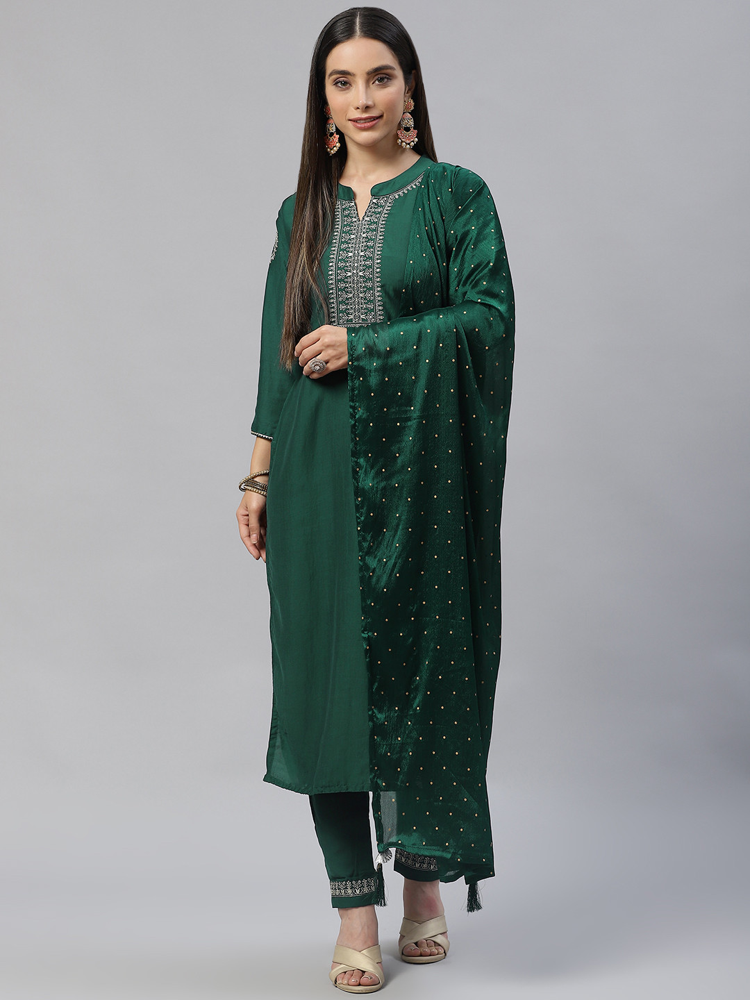 SheWill Women Green Ethnic Motifs Yoke Design Sequinned Kurta with Trousers & Dupatta
SheWill Women Green Ethnic Motifs Yoke Design Sequinned Kurta with Trousers & Dupatta