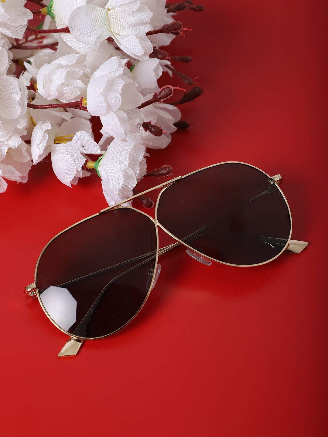 MARC LOUIS Men Grey Lens & Gold-Toned Aviator Sunglasses with UV Protected Lens
MARC LOUIS Men Grey Lens & Gold-Toned Aviator Sunglasses with UV Protected Lens