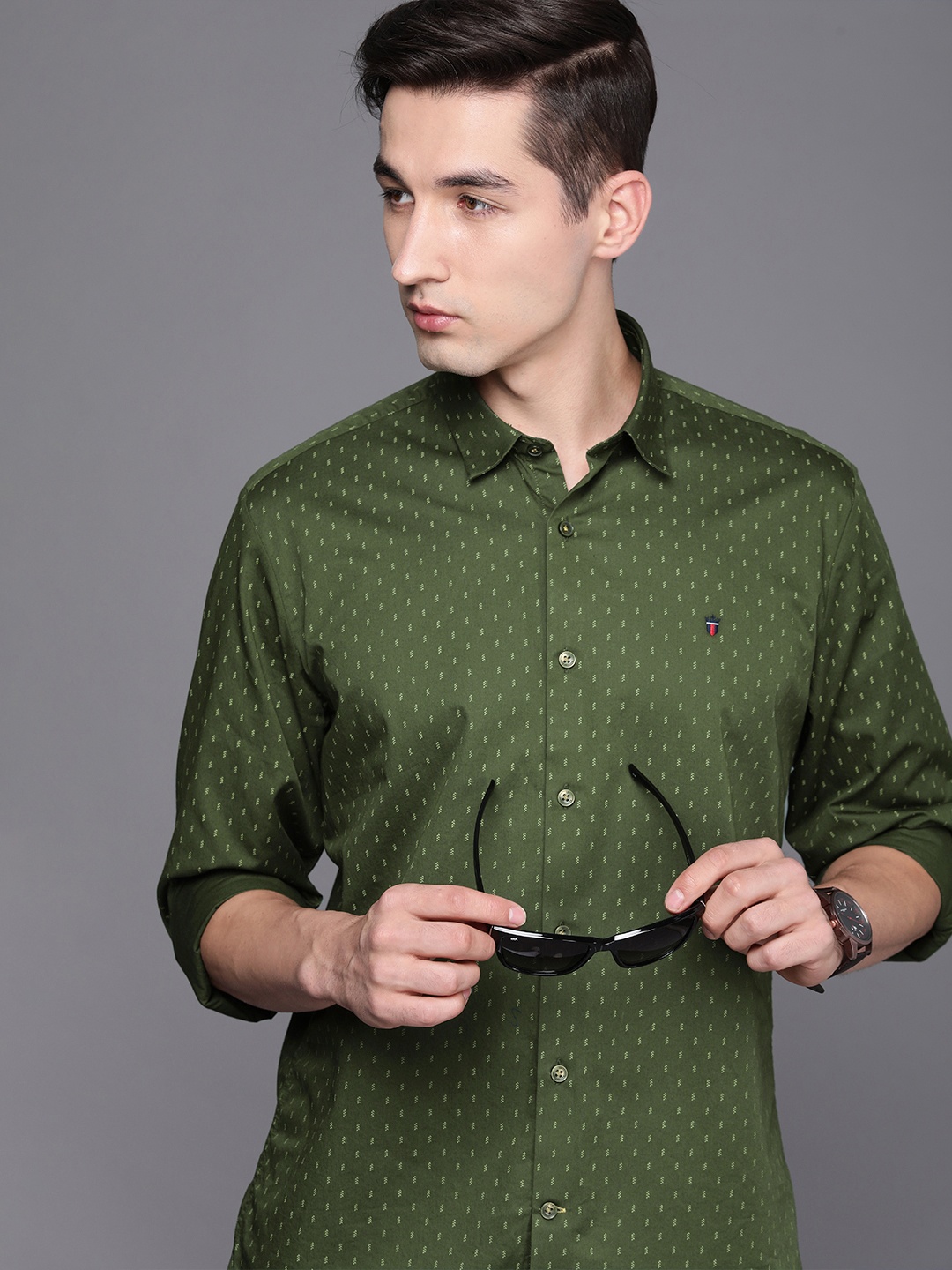 Louis Philippe Sport Men Olive Green Slim Fit Geometric Printed Pure Cotton Casual Shirt
Louis Philippe Sport Men Olive Green Slim Fit Geometric Printed Pure Cotton Casual Shirt