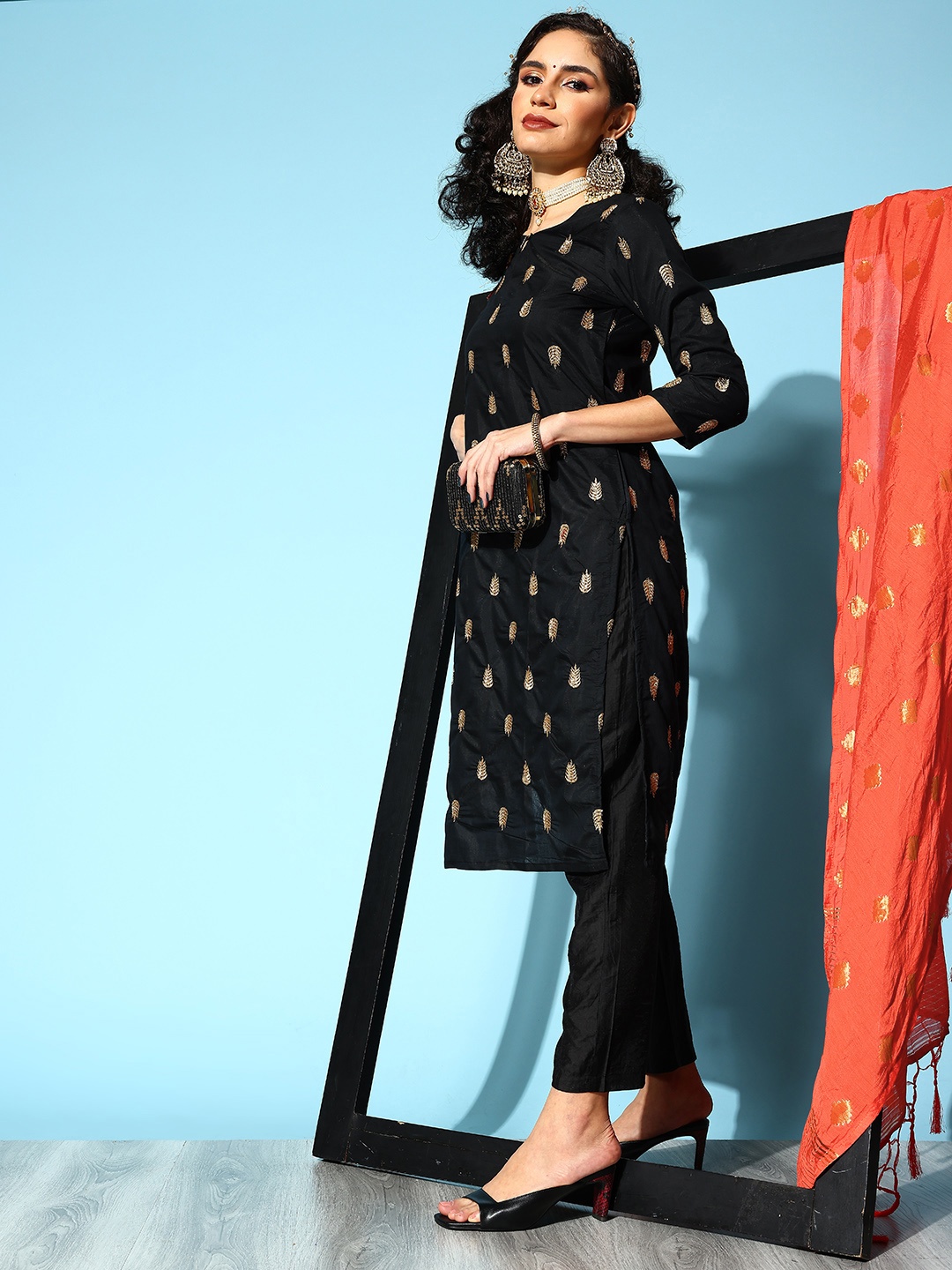 Tikhi Imli Women Black Ethnic Motifs Embroidered Sequinned Kurta with Trousers & With Dupatta
Tikhi Imli Women Black Ethnic Motifs Embroidered Sequinned Kurta with Trousers & With Dupatta