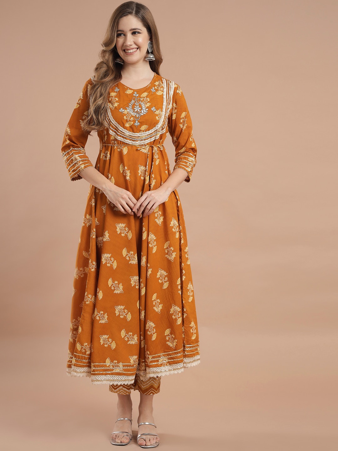 Meeranshi Women Mustard Yellow Embroidered Pleated Gotta Patti Pure Cotton Kurti with Trousers & With
Meeranshi Women Mustard Yellow Embroidered Pleated Gotta Patti Pure Cotton Kurti with Trousers & With