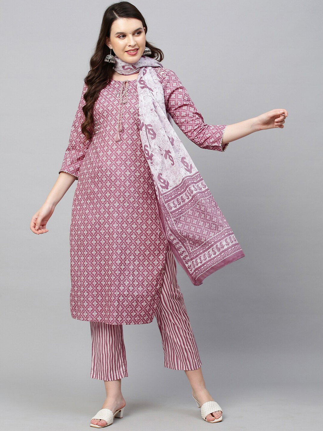 FASHOR Women Purple Paisley Printed Panelled Mirror Work Pure Cotton Kurti with Trousers & With Dupatta
FASHOR Women Purple Paisley Printed Panelled Mirror Work Pure Cotton Kurti with Trousers & With Dupatta
