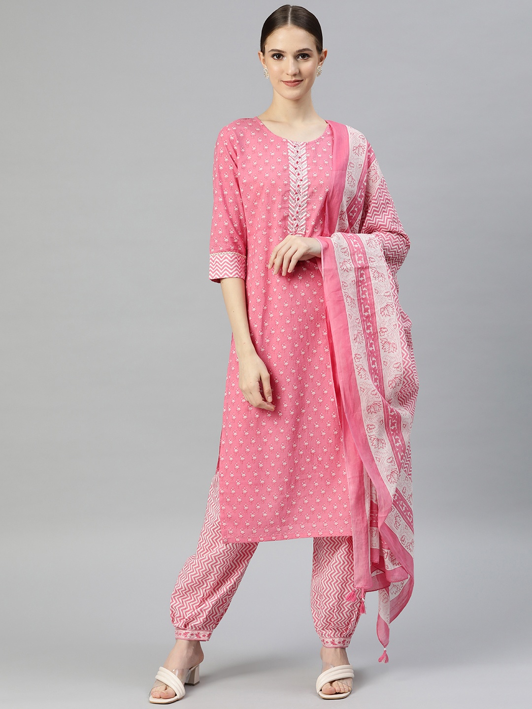 Readiprint Fashions Women Peach-Coloured Ethnic Motifs Printed Pure Cotton Kurta with Salwar & With Dupatta
Readiprint Fashions Women Peach-Coloured Ethnic Motifs Printed Pure Cotton Kurta with Salwar & With Dupatta