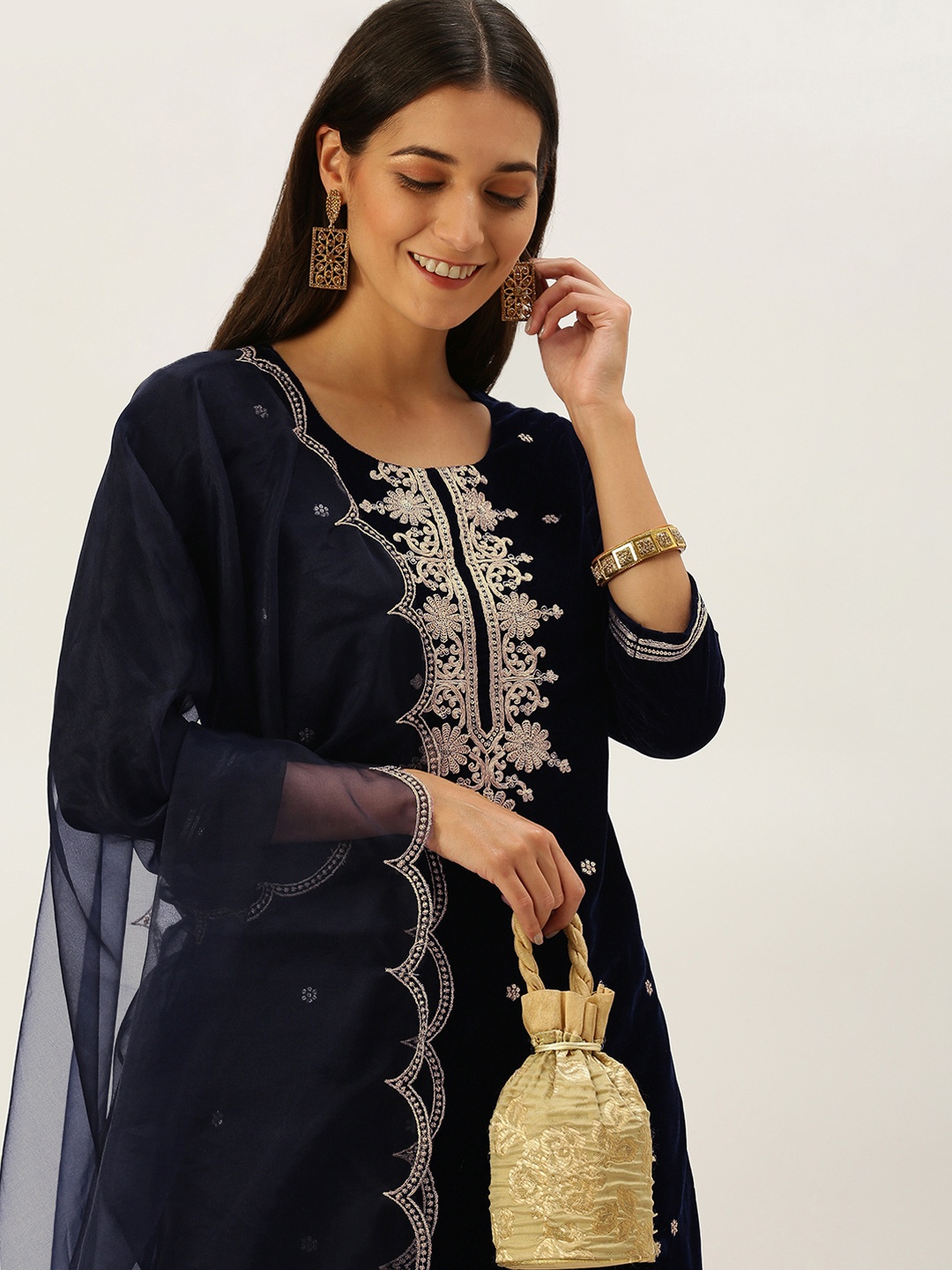 Vedic Women Navy Blue Ethnic Motifs Embroidered Velvet Kurta with Trousers & Dupatta
Vedic Women Navy Blue Ethnic Motifs Embroidered Velvet Kurta with Trousers & Dupatta