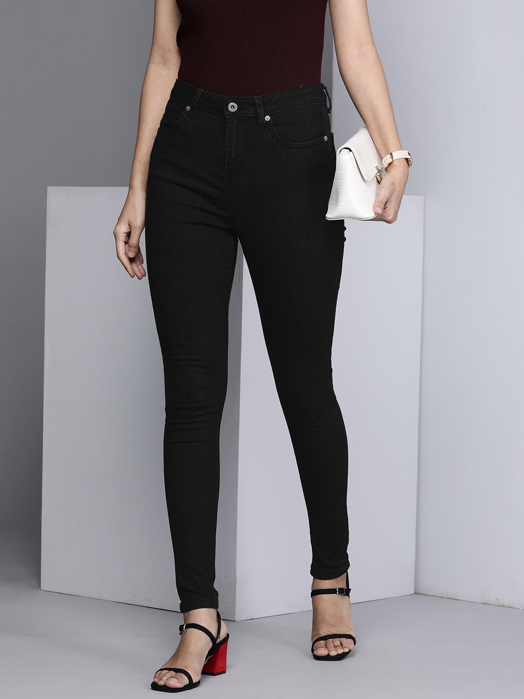 Kenneth Cole Dash Women Black Skinny Fit High-Rise Light Fade Stretchable Denim Jeans
Kenneth Cole Dash Women Black Skinny Fit High-Rise Light Fade Stretchable Denim Jeans
