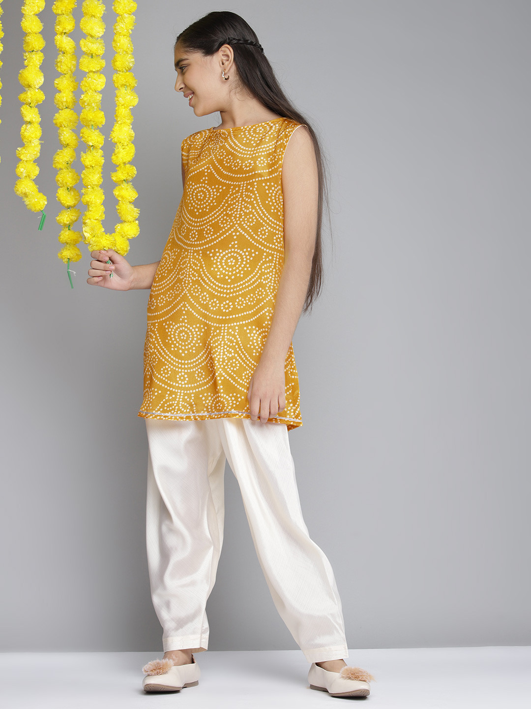 YK Girls Mustard Yellow Bandhani Printed Kurti with Trousers Set
YK Girls Mustard Yellow Bandhani Printed Kurti with Trousers Set