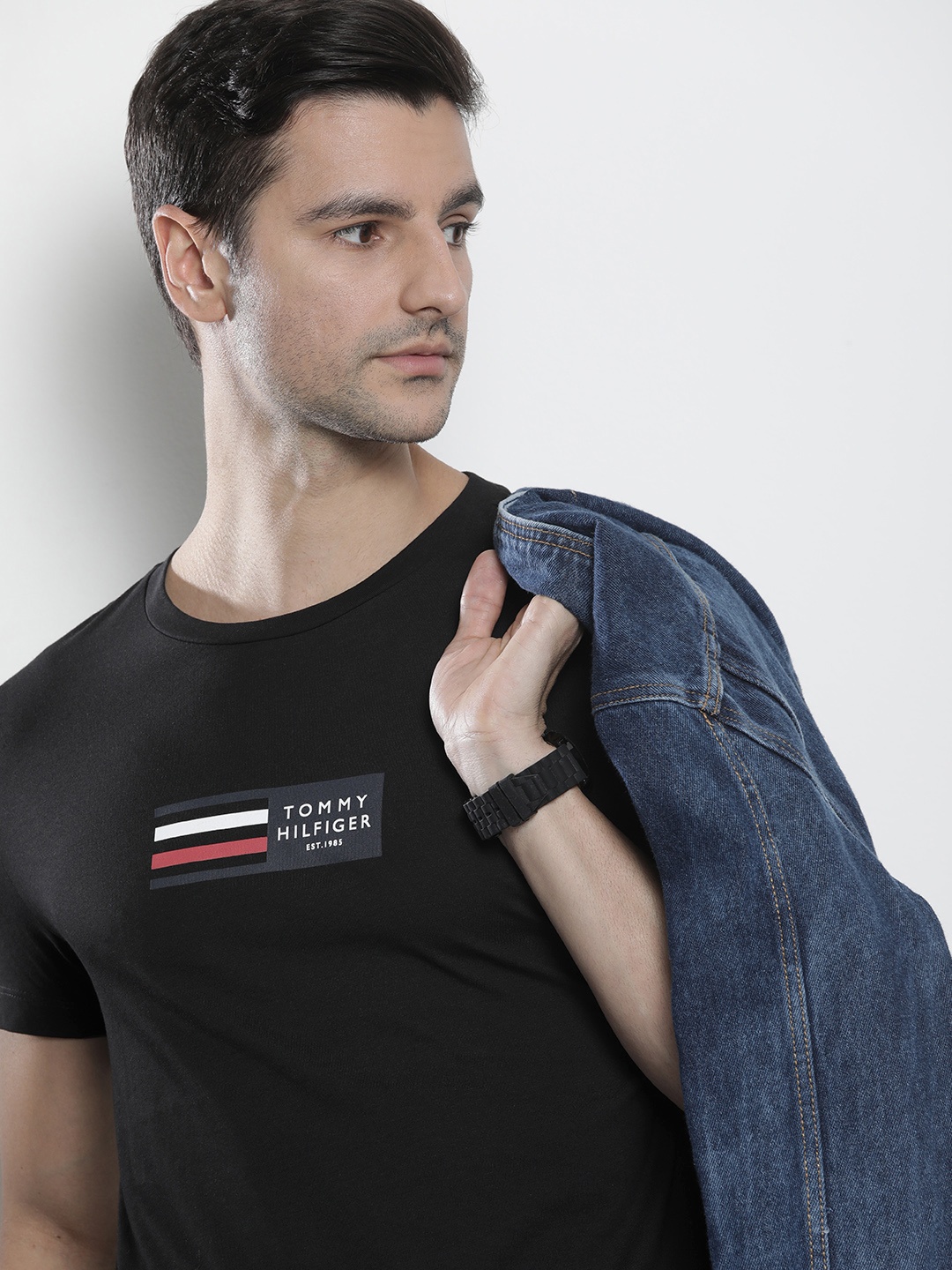 Tommy Hilfiger Men Black Brand Logo Applique Slim Fit Pure Cotton Casual T-shirt
Tommy Hilfiger Men Black Brand Logo Applique Slim Fit Pure Cotton Casual T-shirt
