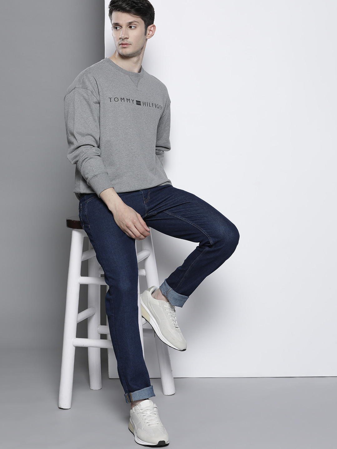Tommy Hilfiger Pure Cotton Brand Logo Embroidered Oversized Sweatshirt, Grey melange
Tommy Hilfiger Pure Cotton Brand Logo Embroidered Oversized Sweatshirt, Grey melange