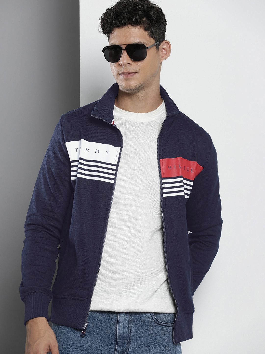 Tommy Hilfiger Brand Logo Printed Mock-Collar Pure Cotton Open-Front Sweatshirt, Navy blue
Tommy Hilfiger Brand Logo Printed Mock-Collar Pure Cotton Open-Front Sweatshirt, Navy blue