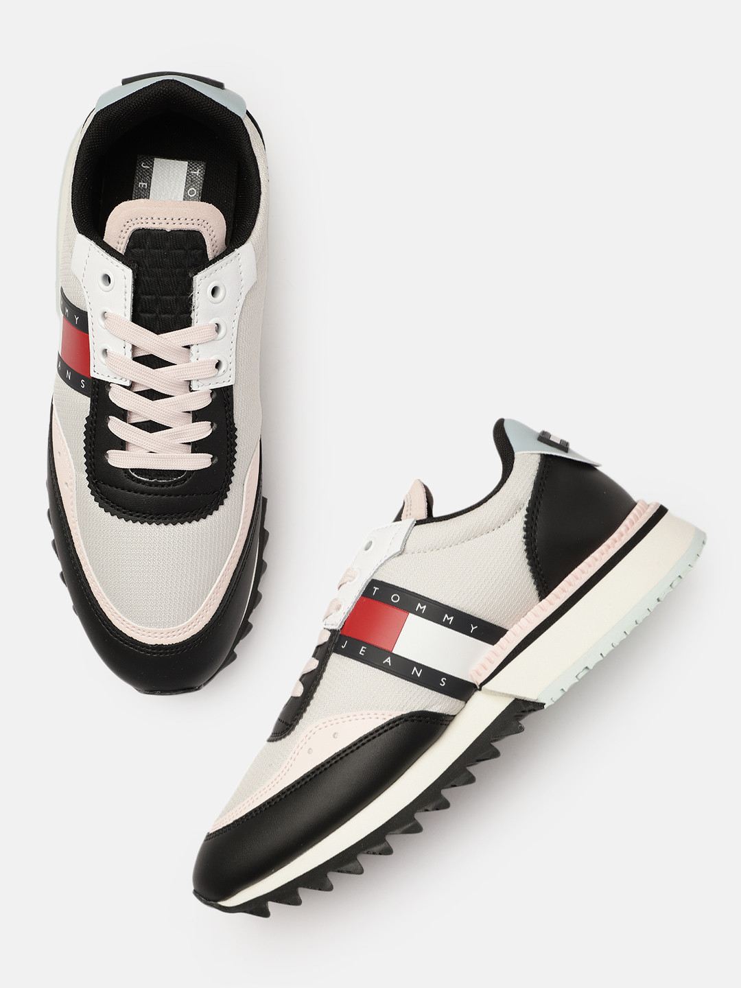Tommy Hilfiger Women Off White & Black Leather Sneakers 
Tommy Hilfiger Women Off White & Black Leather Sneakers