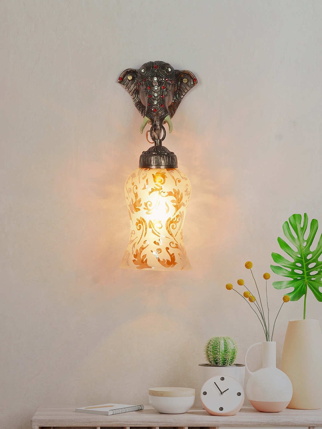 Fos Lighting Gold-Toned & White Elephant Wall Sconce with Luster Etched Glass shade
Fos Lighting Gold-Toned & White Elephant Wall Sconce with Luster Etched Glass shade