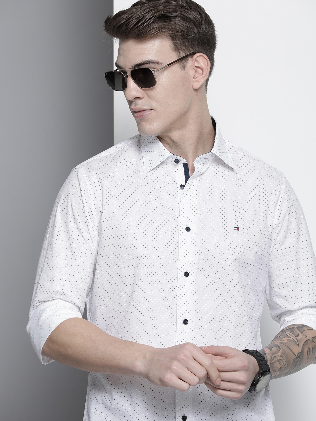 Tommy Hilfiger Men White & Navy Blue Polka Dots Printed Organic Cotton Casual Shirt
Tommy Hilfiger Men White & Navy Blue Polka Dots Printed Organic Cotton Casual Shirt