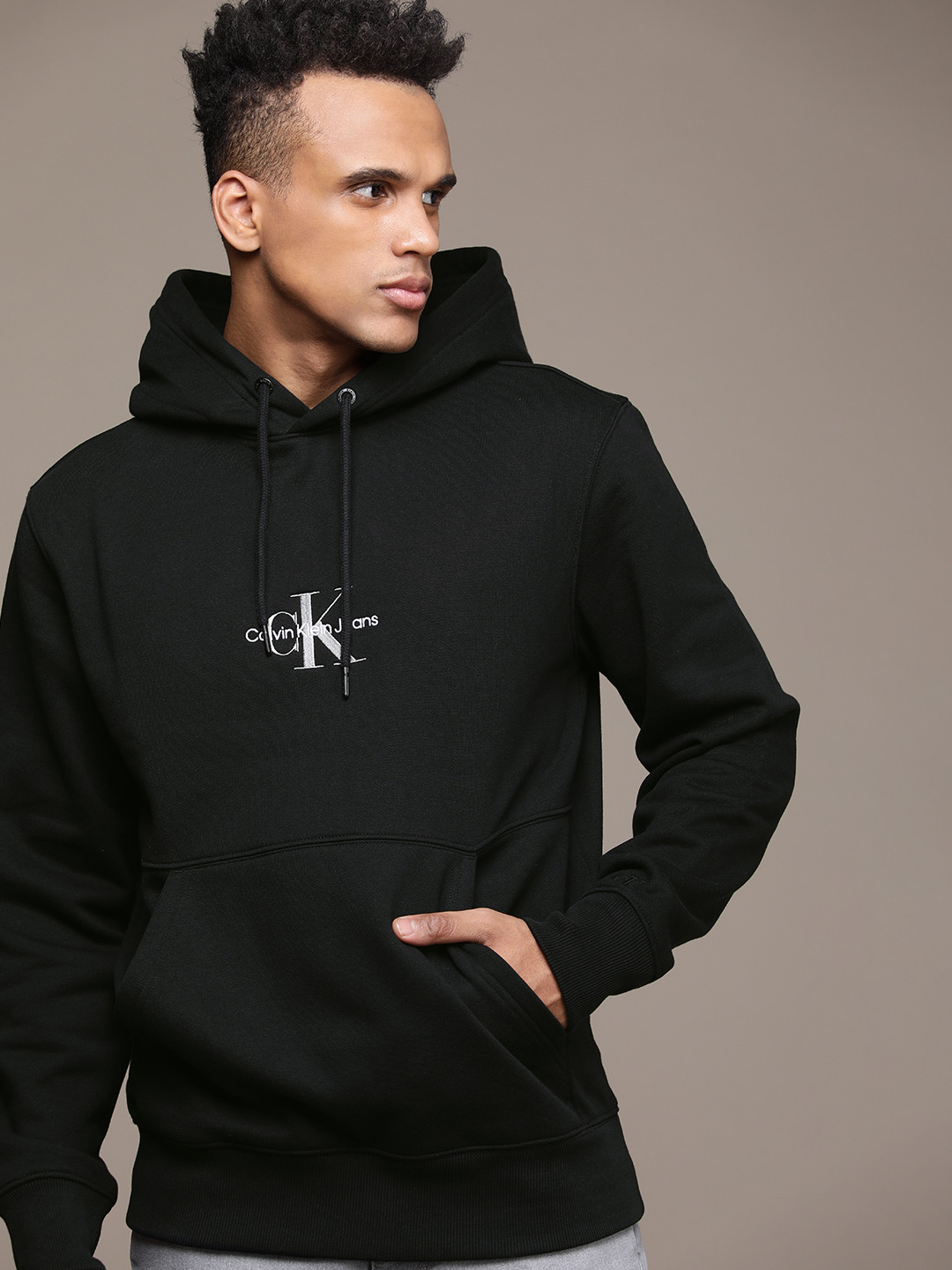 Calvin Klein Jeans Men Black Hooded Sweatshirt
Calvin Klein Jeans Men Black Hooded Sweatshirt