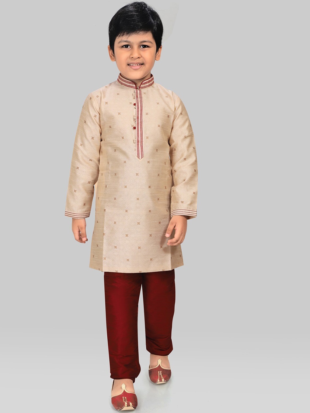 SALWAR STUDIO Boys Cream-Coloured Ethnic Motifs Embroidered Angrakha Kurti with Pyjamas
SALWAR STUDIO Boys Cream-Coloured Ethnic Motifs Embroidered Angrakha Kurti with Pyjamas