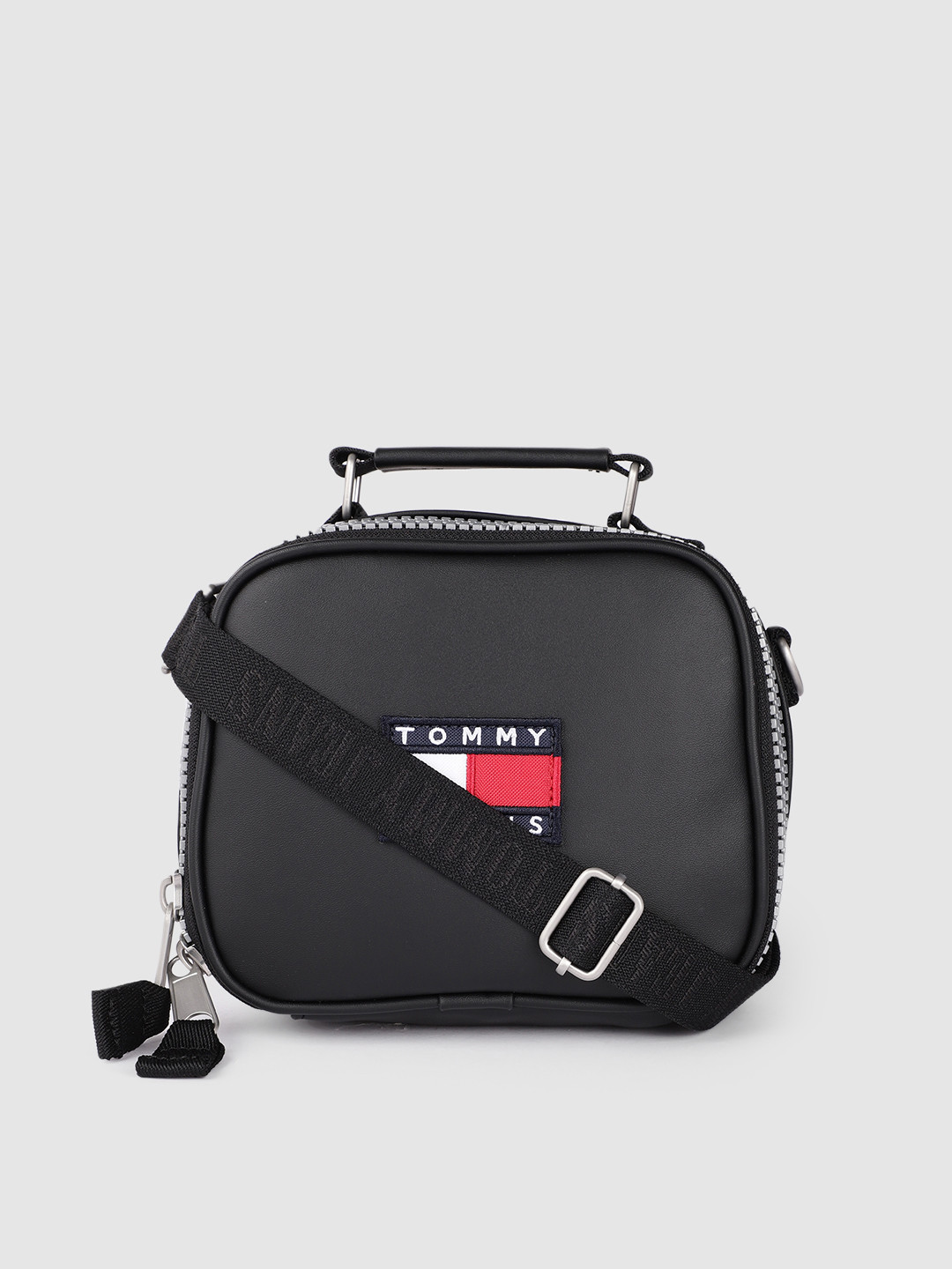 Tommy Hilfiger Black Solid Heritage Crossover Structured Handheld Bag 
Tommy Hilfiger Black Solid Heritage Crossover Structured Handheld Bag