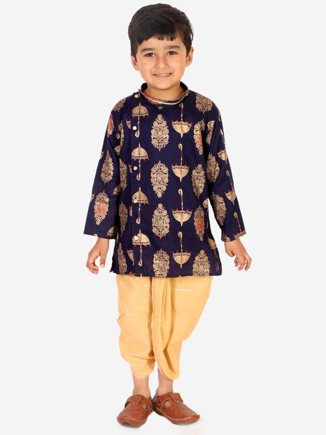 Superminis Boys Navy Blue Ethnic Motifs Embroidered Angrakha Gotta Patti Pure Cotton Kurta with Dhoti Pants
Superminis Boys Navy Blue Ethnic Motifs Embroidered Angrakha Gotta Patti Pure Cotton Kurta with Dhoti Pants