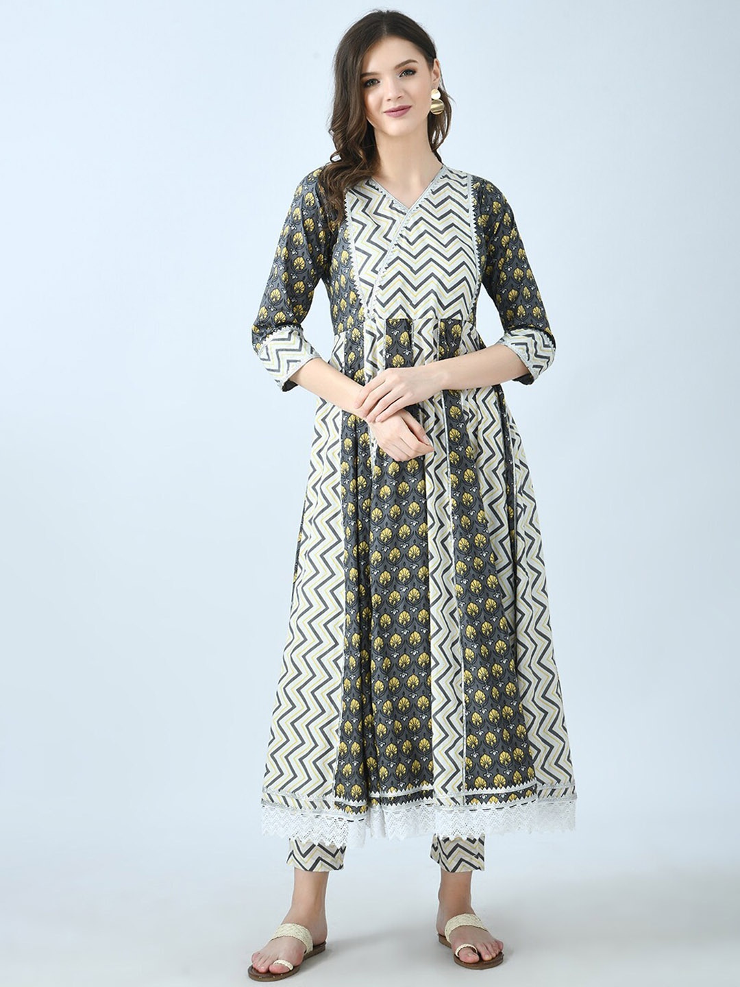 KALINI Women Multicoloured Floral Printed High Slit Pure Cotton Kurti with Trousers, Multi
KALINI Women Multicoloured Floral Printed High Slit Pure Cotton Kurti with Trousers, Multi