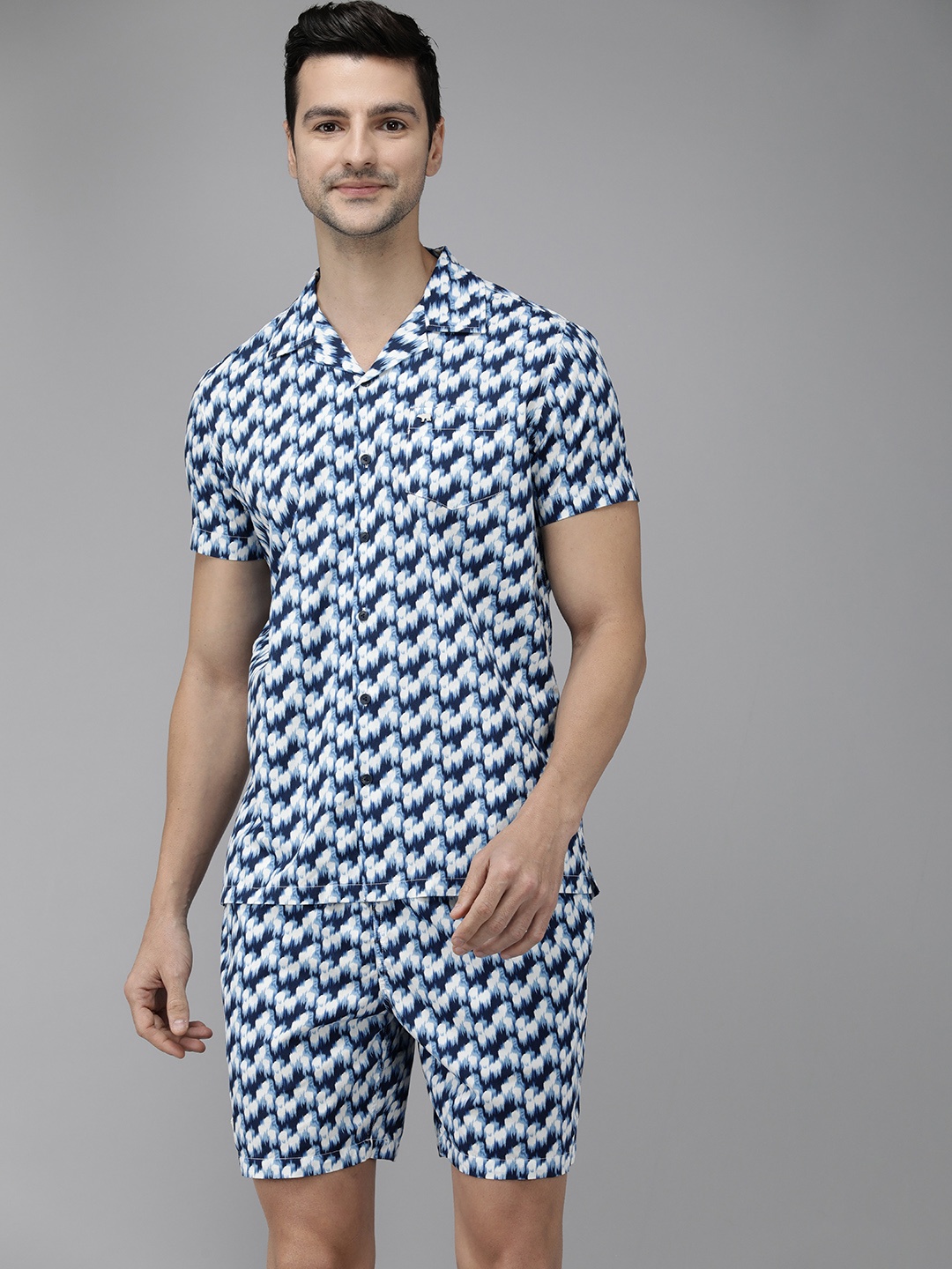 THE BEAR HOUSE Men White & Navy Blue Ethnic Motifs Printed Pure Cotton Co-ord Set
THE BEAR HOUSE Men White & Navy Blue Ethnic Motifs Printed Pure Cotton Co-ord Set