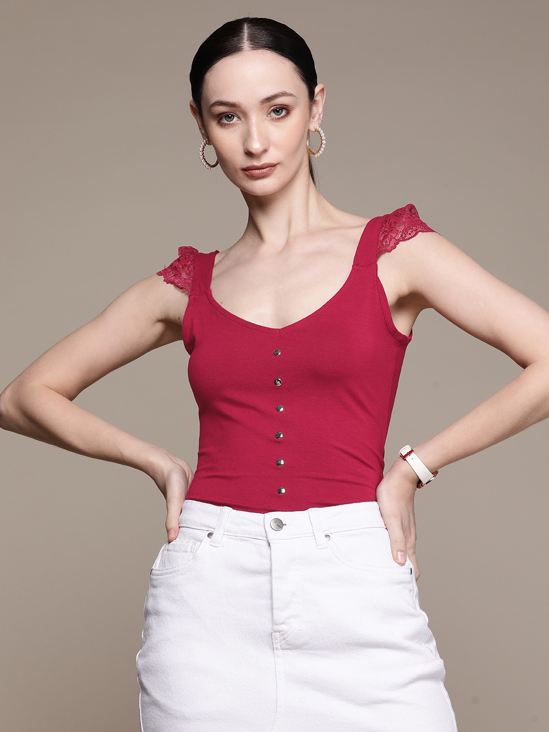 bebe Women Persian Magenta Season Staple Button Detailed Cap Sleeves Lace Inserts Top
bebe Women Persian Magenta Season Staple Button Detailed Cap Sleeves Lace Inserts Top