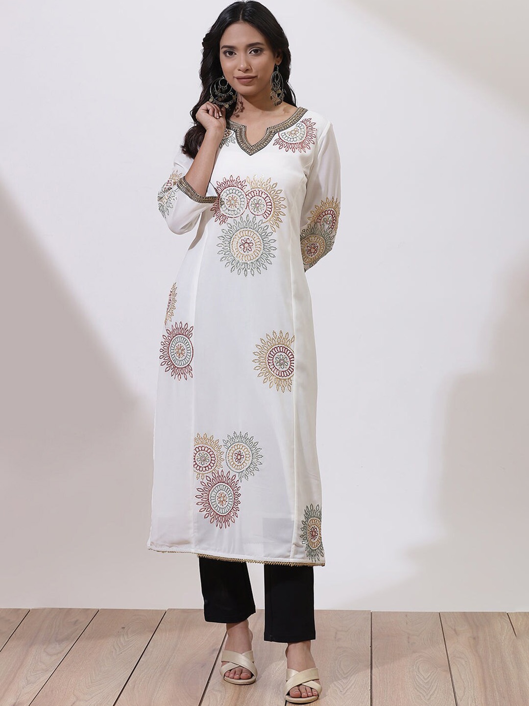 Lakshita Women Off White Paisley Embroidered Flared Sleeves Thread Work Anarkali Kurta
Lakshita Women Off White Paisley Embroidered Flared Sleeves Thread Work Anarkali Kurta