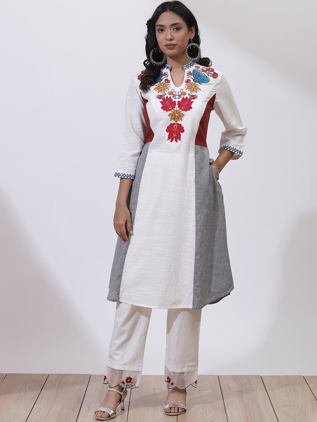 Lakshita Women White & lilac hint Floral Checked Keyhole Neck Thread Work Kurta
Lakshita Women White & lilac hint Floral Checked Keyhole Neck Thread Work Kurta