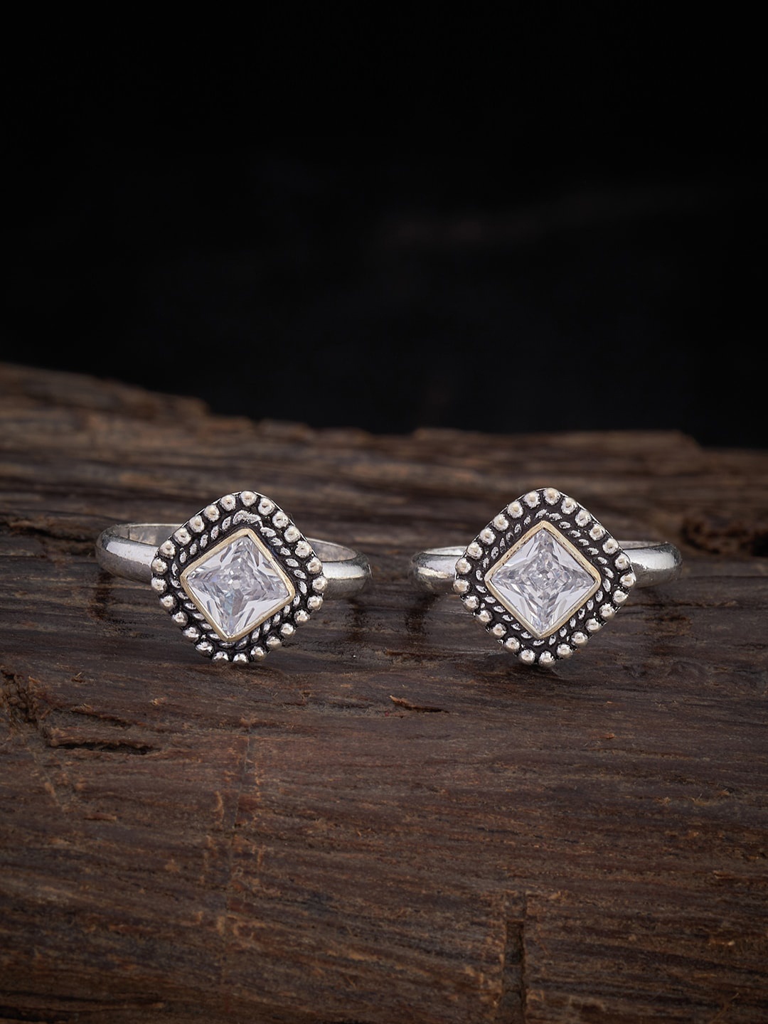 Kushal's Fashion Jewellery 92.5 Pure Silver Oxidised Silver-Plated White Stone-Studded Adjustable Toe Rings
Kushal's Fashion Jewellery 92.5 Pure Silver Oxidised Silver-Plated White Stone-Studded Adjustable Toe Rings