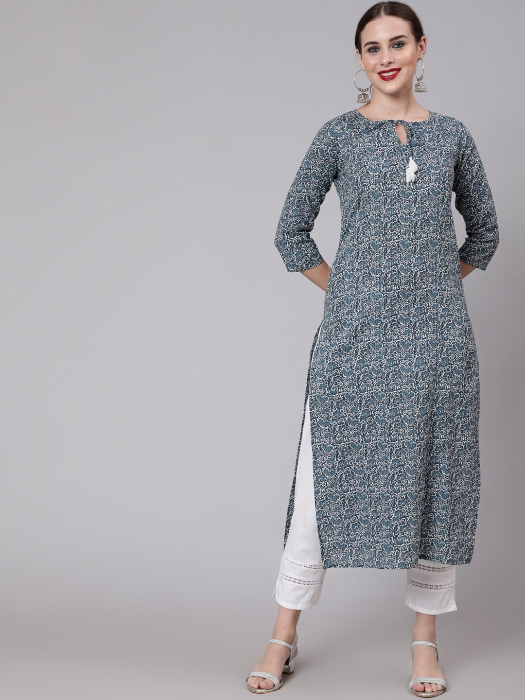 Nayo Women Blue Geometric Printed Keyhole Neck Flared Sleeves Thread Work Kurta
Nayo Women Blue Geometric Printed Keyhole Neck Flared Sleeves Thread Work Kurta