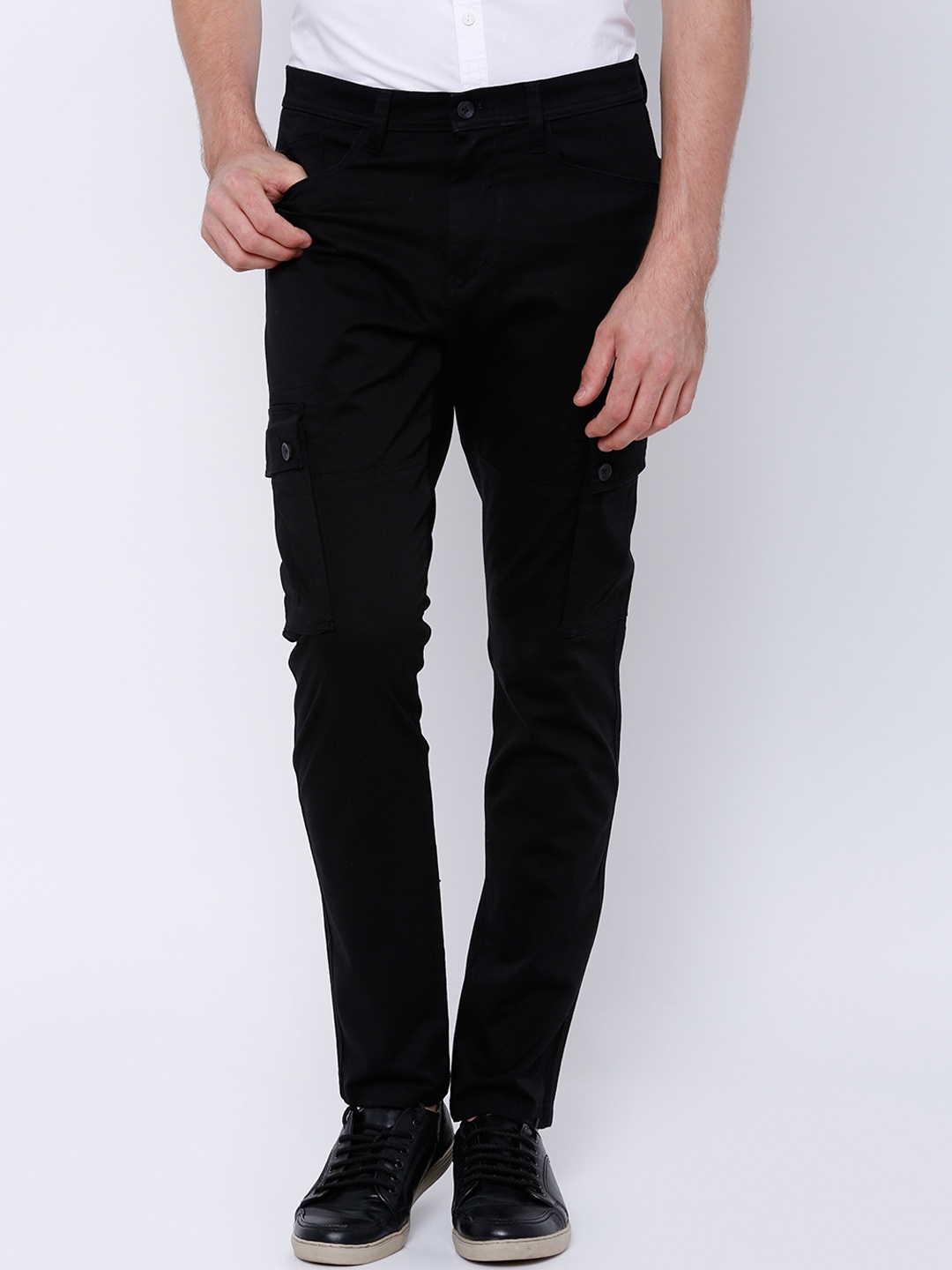 LOCOMOTIVE Men Black Regular Fit Solid Cargos