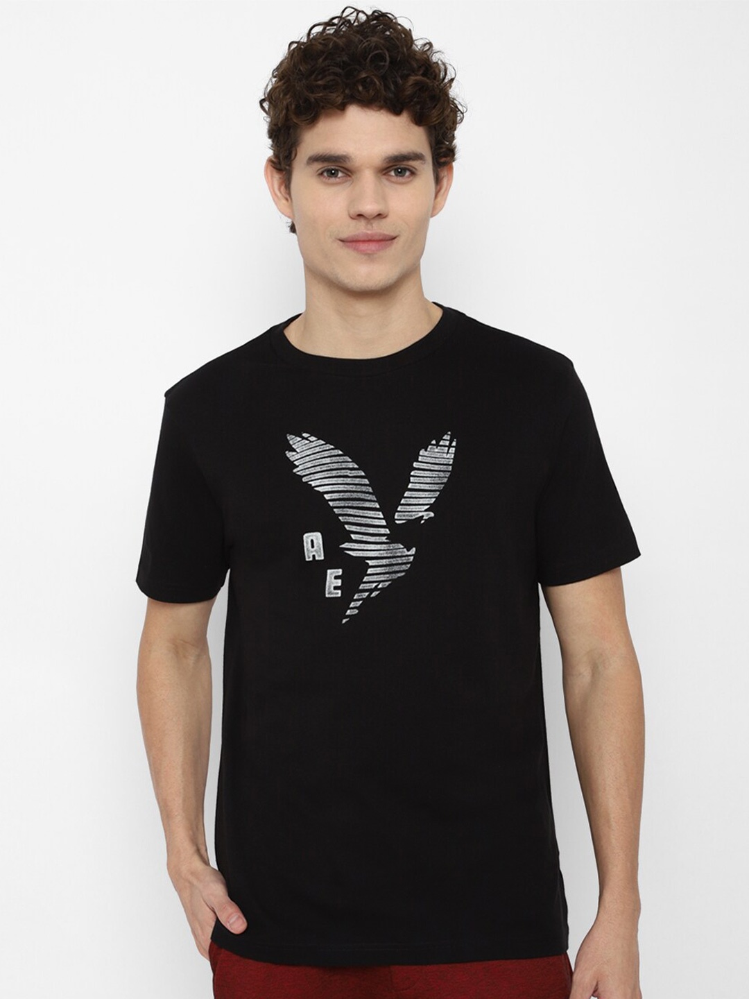 AMERICAN EAGLE OUTFITTERS Men Black & french middle red purple Printed Raw Edge T-shirt
AMERICAN EAGLE OUTFITTERS Men Black & french middle red purple Printed Raw Edge T-shirt
