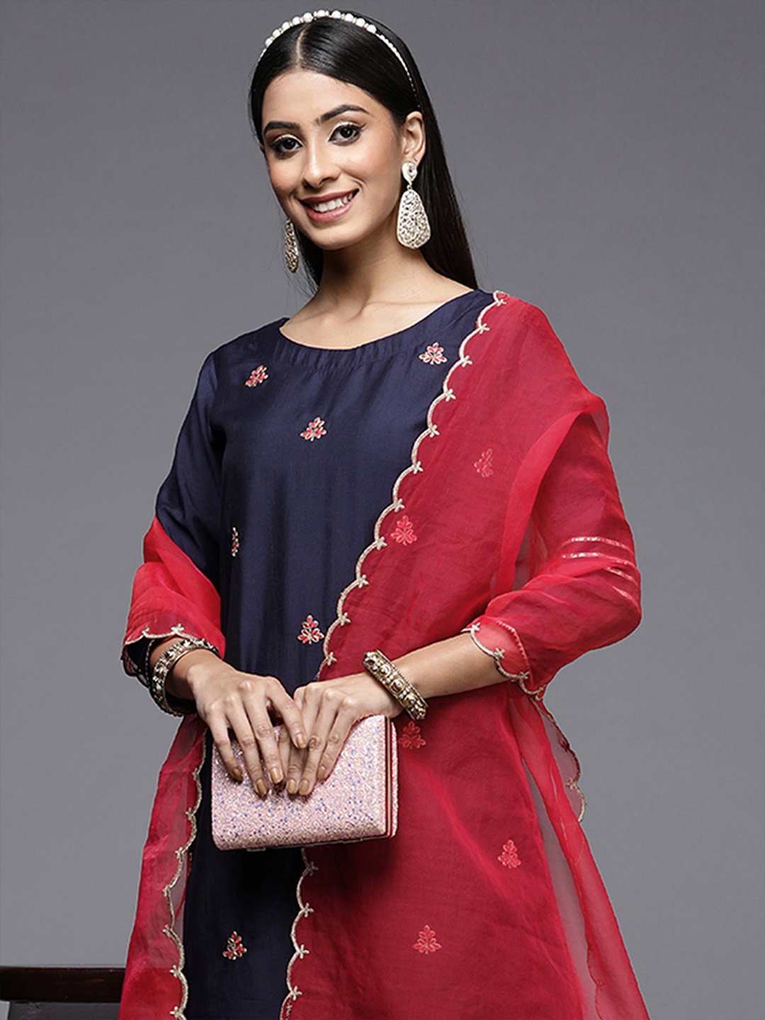 Indo Era Women Navy Blue Ethnic Motifs Embroidered Kurta with Palazzos & With Dupatta
Indo Era Women Navy Blue Ethnic Motifs Embroidered Kurta with Palazzos & With Dupatta