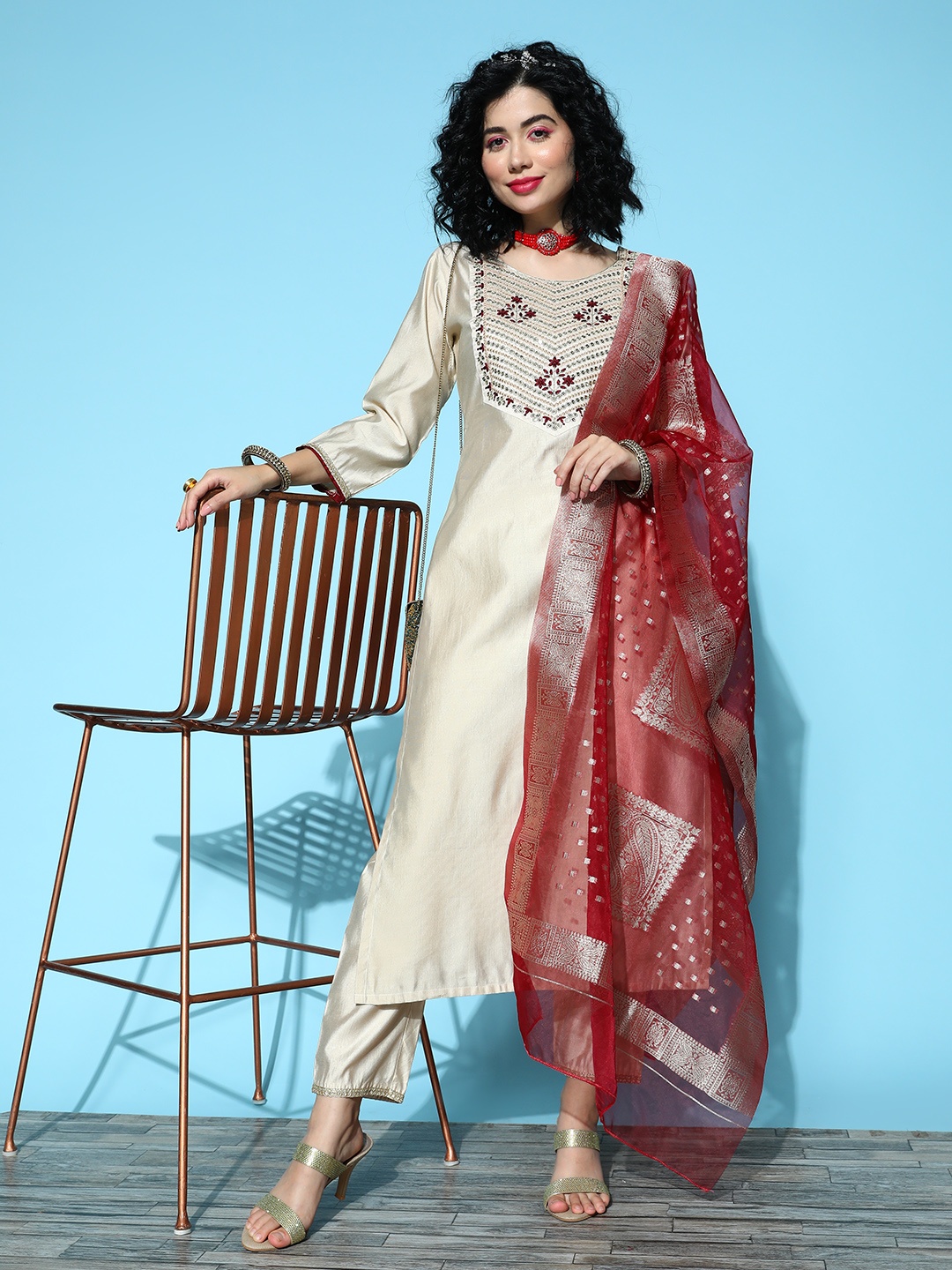 Indo Era Women Off White Floral Embroidered Sequinned Liva Kurta with Trousers & With Dupatta
Indo Era Women Off White Floral Embroidered Sequinned Liva Kurta with Trousers & With Dupatta
