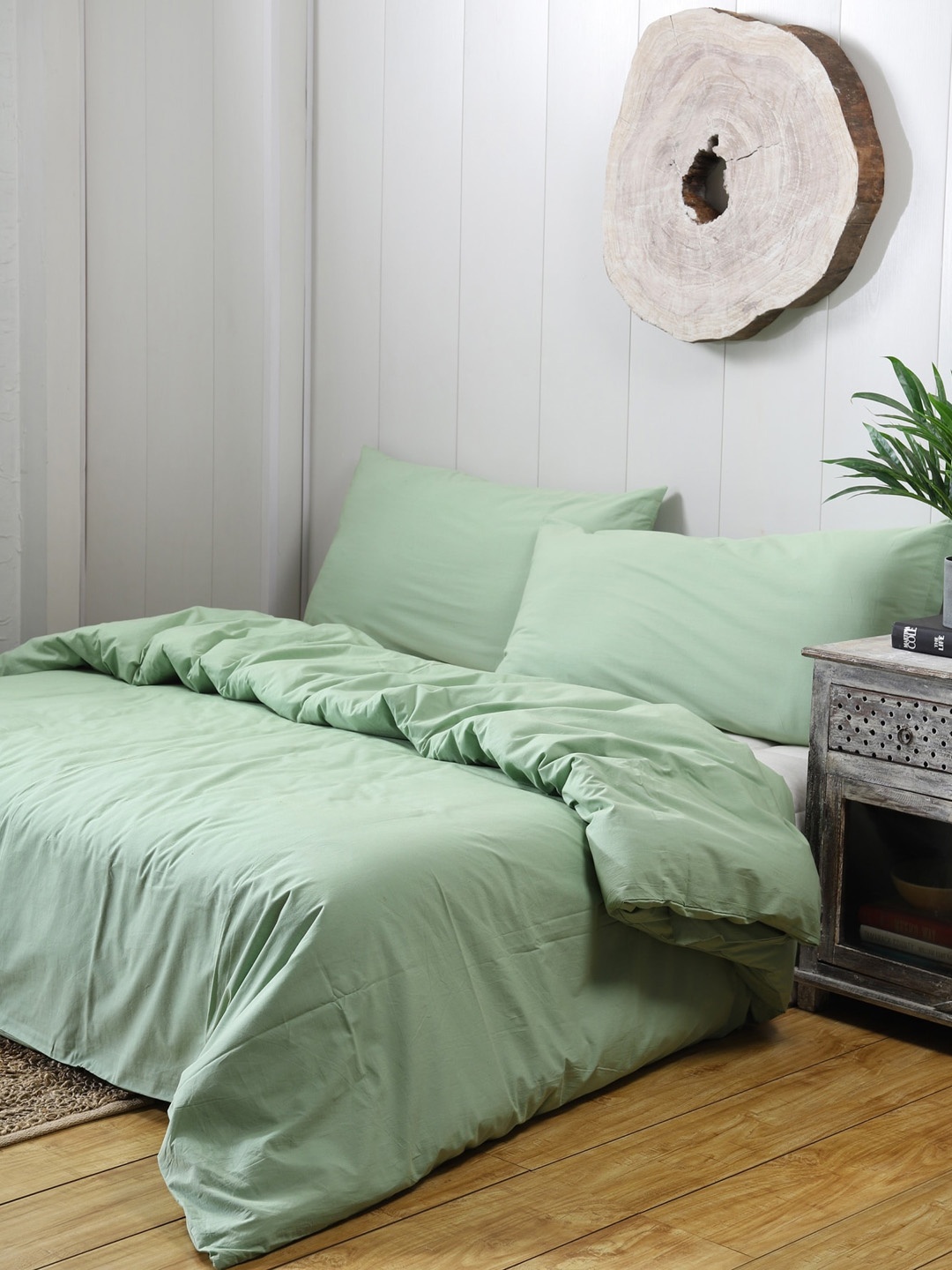 HANDICRAFT PALACE Sage Green 310 TC Cotton Double Bed Duvet Cover With 2 Pillow Covers
HANDICRAFT PALACE Sage Green 310 TC Cotton Double Bed Duvet Cover With 2 Pillow Covers