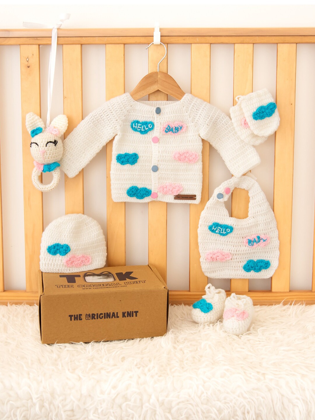 The Original Knit Unisex Kids Cream-Coloured & Blue Typography Printed Sweater Vest with Applique Detail
The Original Knit Unisex Kids Cream-Coloured & Blue Typography Printed Sweater Vest with Applique Detail