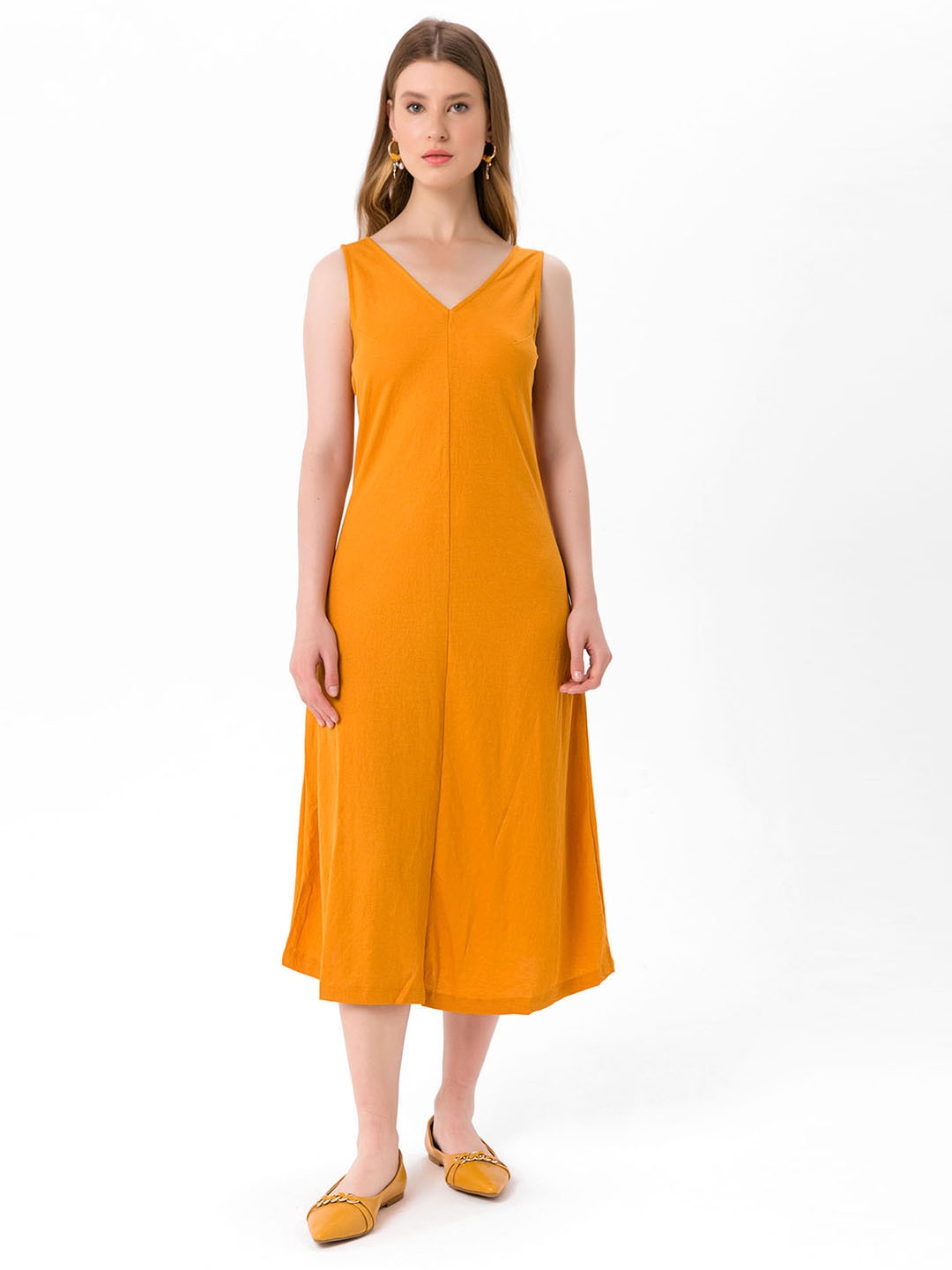 bebe PLUS Mustard Yellow A-Line Midi Dress