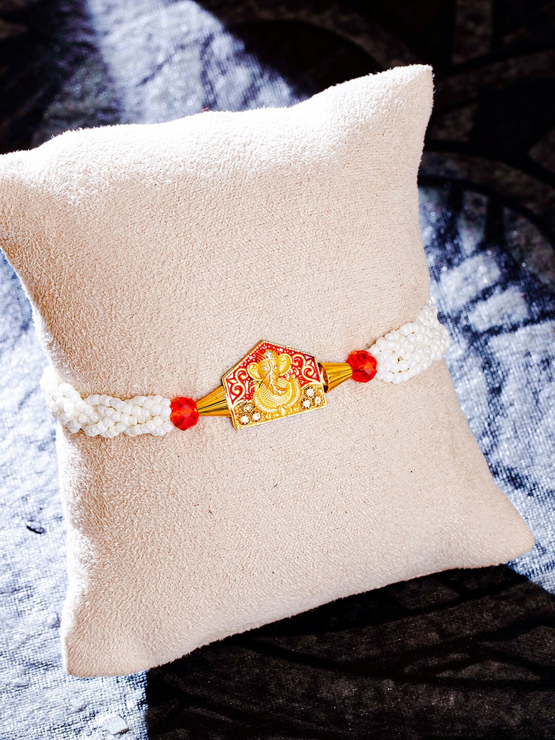 Sukkhi Rakhi Men Gold-Plated & Red Lord Ganesh Rakhi with Roli Chawal & Greeting Card
Sukkhi Rakhi Men Gold-Plated & Red Lord Ganesh Rakhi with Roli Chawal & Greeting Card