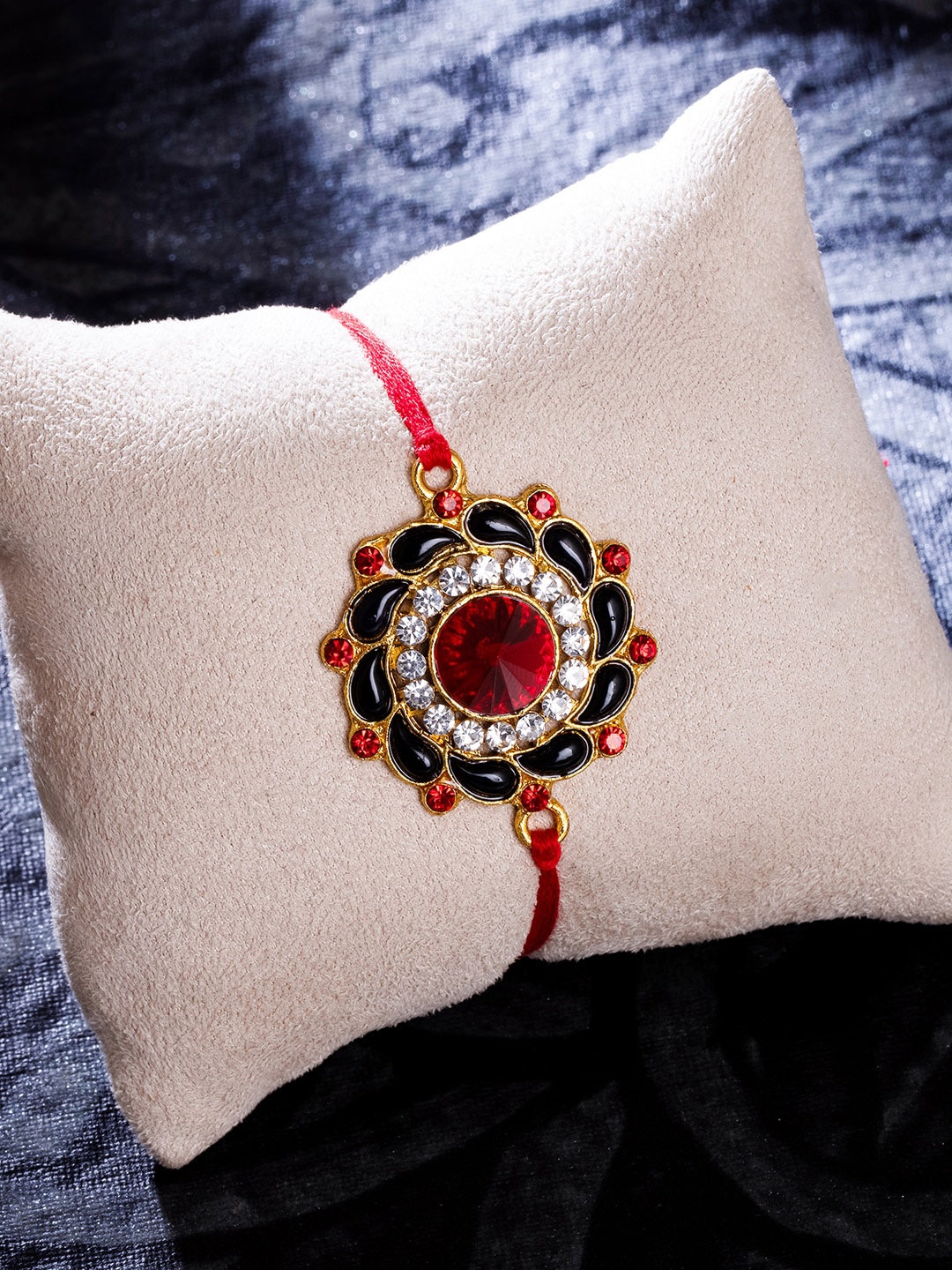 Sukkhi Rakhi Men Gold-Plated Red & Black Floral Rakhi With RoliChawal & Greeting Card
Sukkhi Rakhi Men Gold-Plated Red & Black Floral Rakhi With RoliChawal & Greeting Card