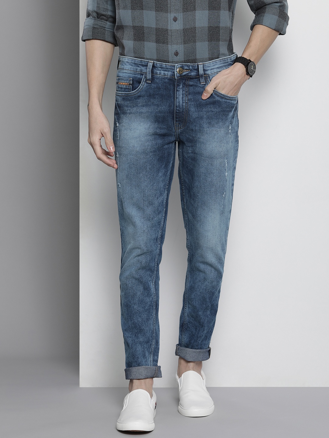 The Indian Garage Co Men Blue Slim Fit Mildly Distressed Light Fade Stretchable Jeans
The Indian Garage Co Men Blue Slim Fit Mildly Distressed Light Fade Stretchable Jeans